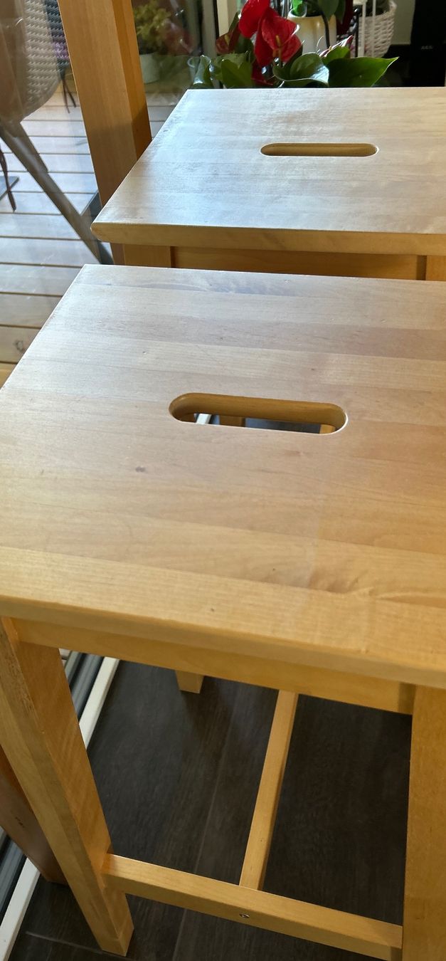 Set de table et chaises: Bartisch mit 2 Hockern – D'occasion à Fraubrunnen par Nicky024 4