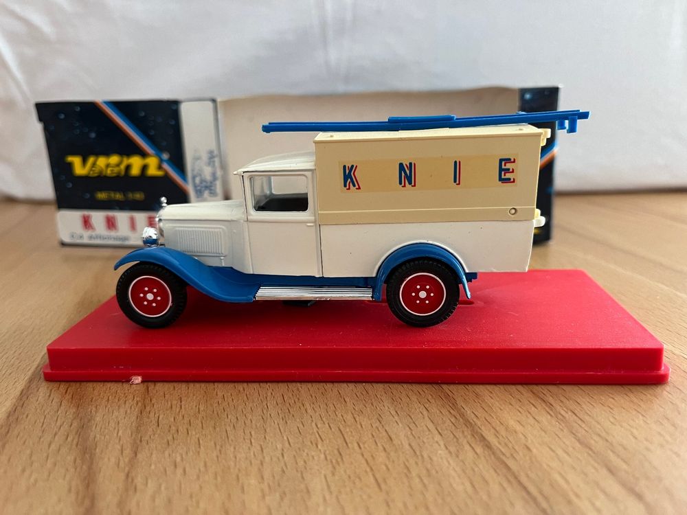 CIRQUE KNIE / PINDER SOLIDO / VEREM RENAULT REINASTELLA au 1 / 43 ème