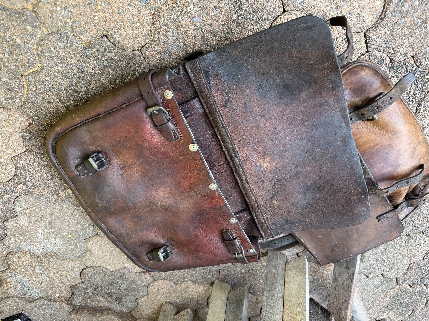 Schweizer Armee Taschen: Motorrad / Pferde Sacochen/Ledertaschen – Gebraucht aus Rothenthurm von norvil61 1