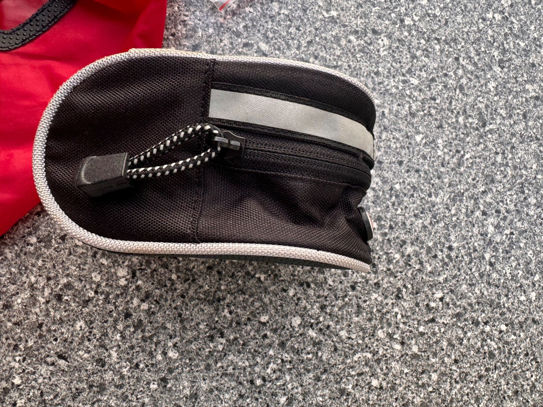 Taschen: Abus Velotasche , schwarz mit Cover – Gebraucht aus Lausanne von Sittingredbull 3
