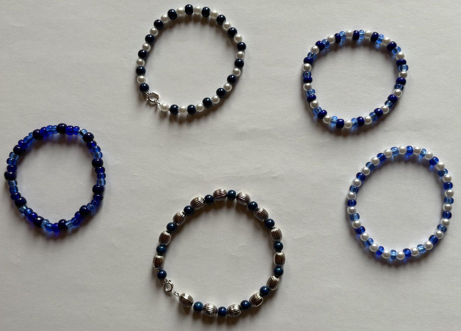 Bracciali & Braccialetti: Handgemachte Armbänder 5 Stck. verschiedene Designs – Nuovo (secondo la descrizione) da Neukirch-Egnach venduto da Phion