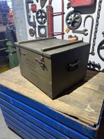 Holzkiste CH Armee Flag / Flak / Flugzeug ( Vampire / ? )