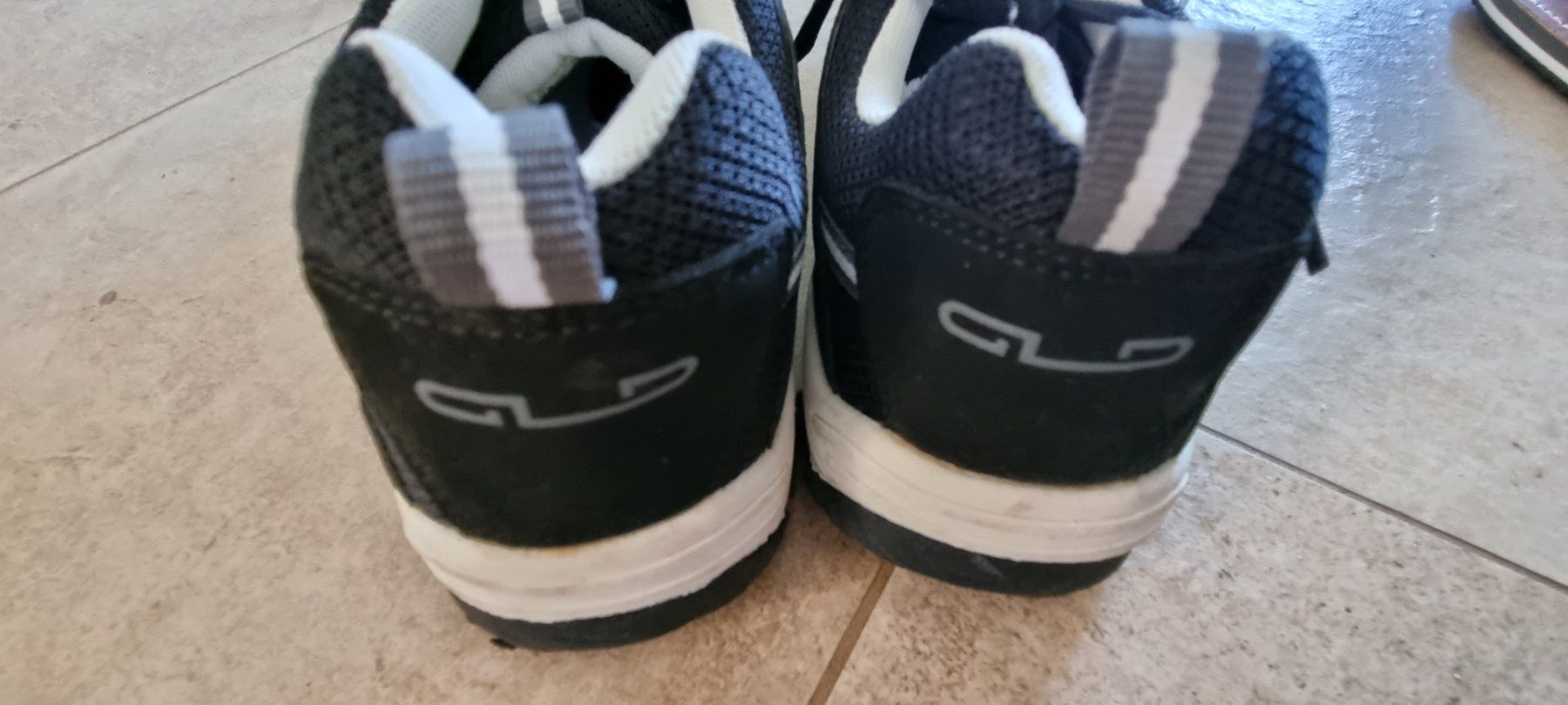 Herrenschuhe: Turnschuhe gr.41 – Gebraucht aus Grossdietwil von GNOM313 2