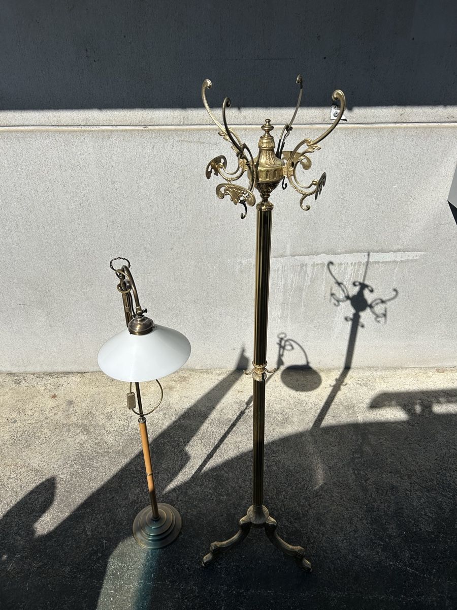 Lampade: Antike Stehlampe mit Messing und Garderobe Set, Top! – Usato da Sursee venduto da fer_n6vf