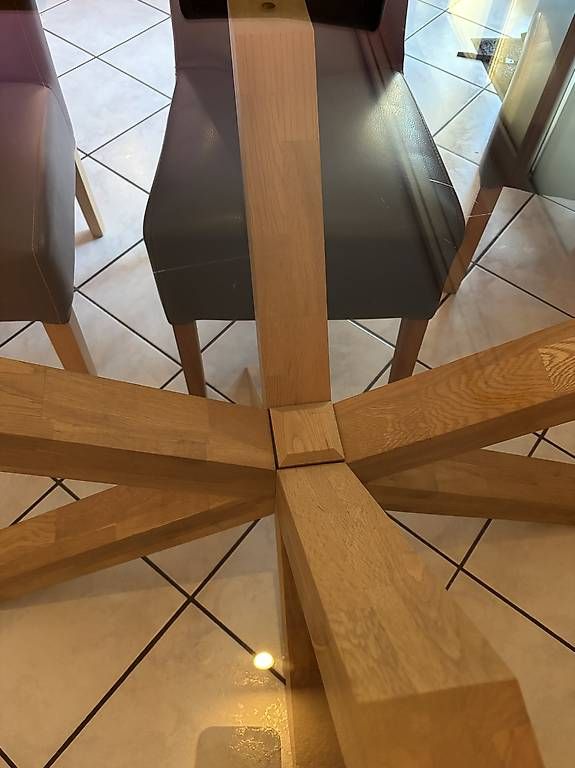 Tables: Esstisch Holzfuss & Glasplatte – D'occasion à Buttikon SZ par Sam_S. 2