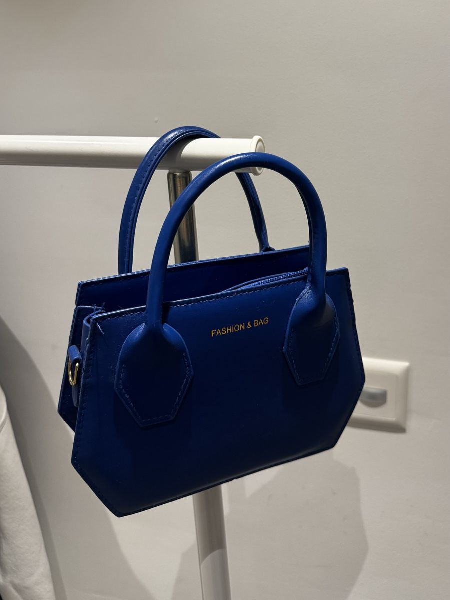 Borse da donna: Blaue Handtasche NEU! – Nuovo (secondo la descrizione) da Hunzenschwil venduto da Tara_B