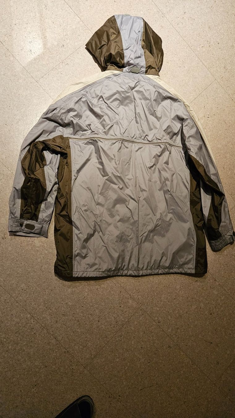Jacken: Regenjacke beige – Neu (gemäss Beschreibung) aus Münchenbuchsee von Yothu 1