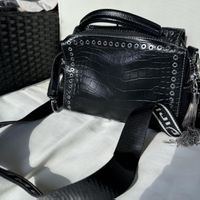 Schwarze leder Handtasche in Kroko Optik