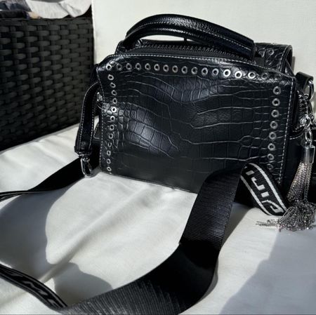 Schwarze leder Handtasche in Kroko Optik