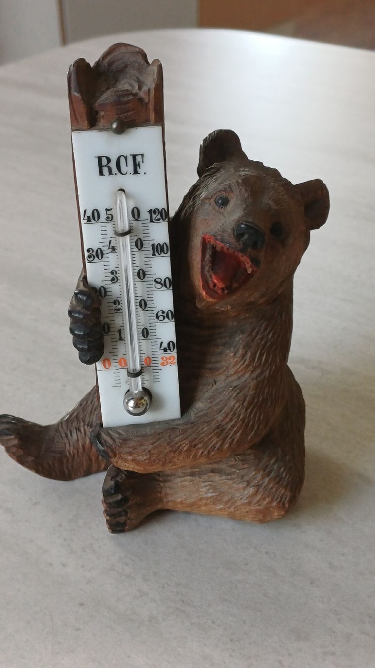 Figuren: Antiker Brienzer Bär mit Termometer  – Gebraucht aus Flawil von Pinkmalibu