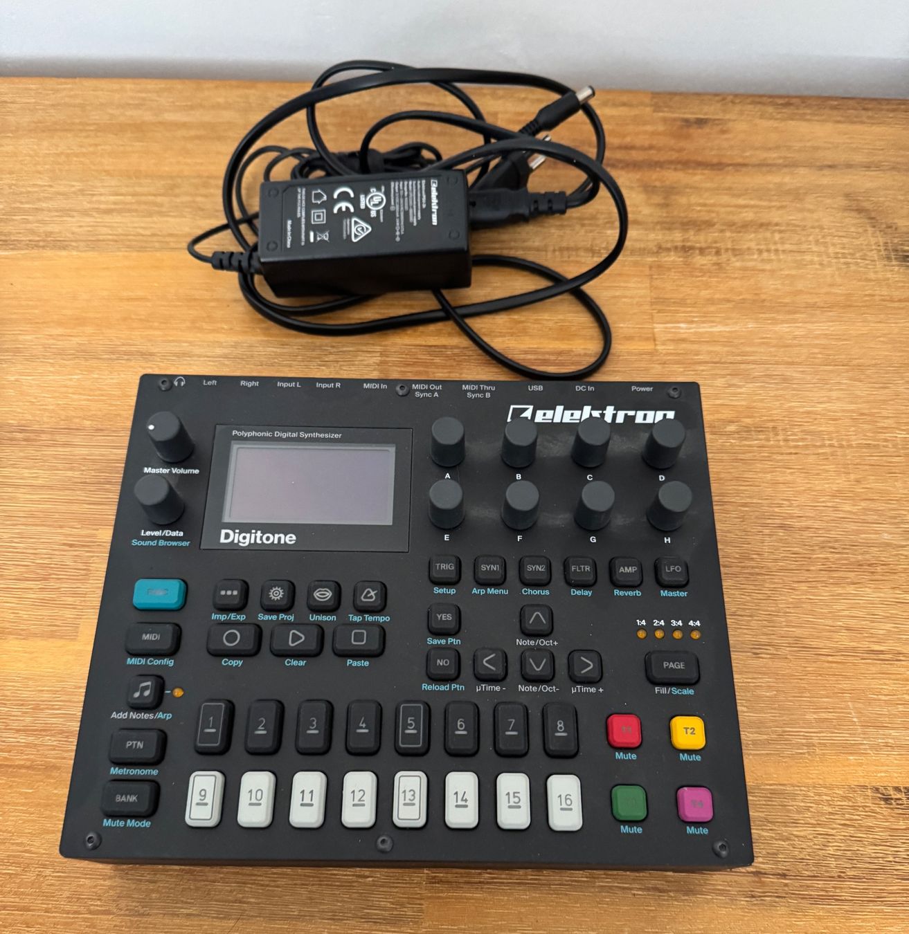 Strumenti musicali: Elektron Digitone – polyphoner FM-Synthesizer mit Sequencer, – Usato da Auenstein venduto da Adrianwisard71