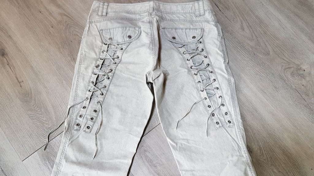 Pantaloni: Spezielle Sommerhose 40 – Usato da Bätterkinden venduto da Elefantenzoo 2