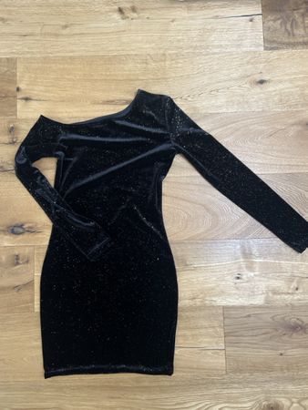 Kleid Amisu schwarz mit Glitzer Grösse 36 gebraucht