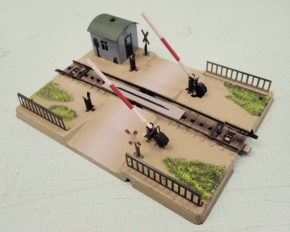 Passage à Niveau Manuel Marklin HO – Avant-guerre – Bâtiment Métal – Réf 455 – Allemagne