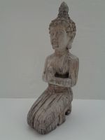Buddha Figur kniend