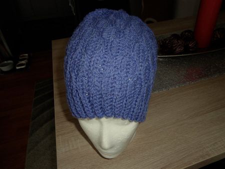 MÜTZE BLAU GEHÄKELT