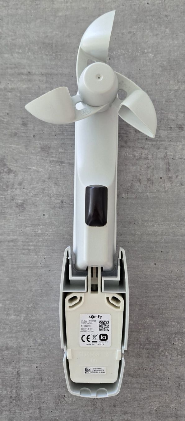 Somfy Tende da sole: Somfy Soliris io Wind/Sonnen-Sensor 230V mit Regenoption – Usato da Studen BE venduto da Moore