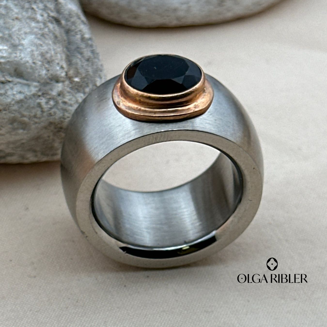 Olga Ribler Bagues: Edelstahl Statement  Ring mit Onyx Grösse 60 – Neuf (Voir description) à Luzern par Schmuckoutlet 5