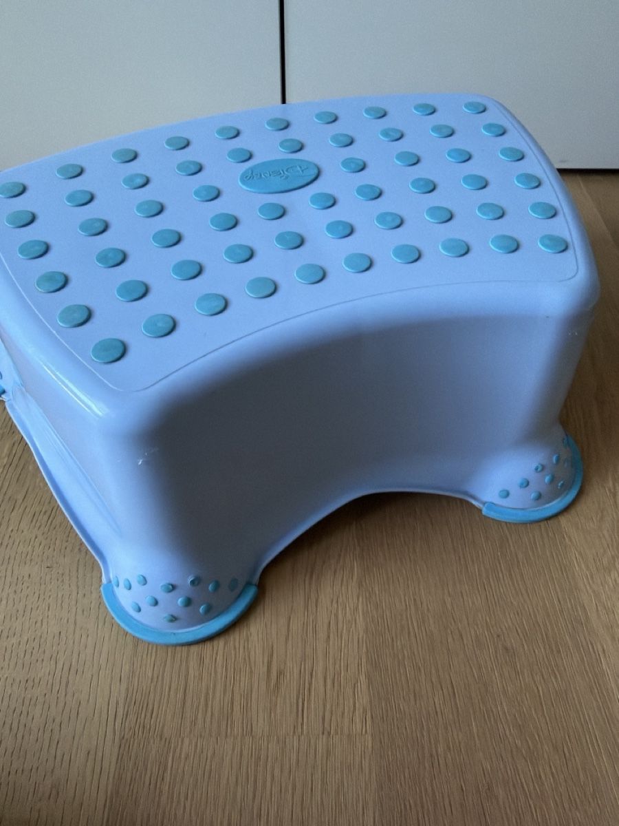 Hocker: Tritt Hocker Kinder Winnie Puuh Tigger blau gebraucht – Gebraucht aus Obfelden von RichardS. 1
