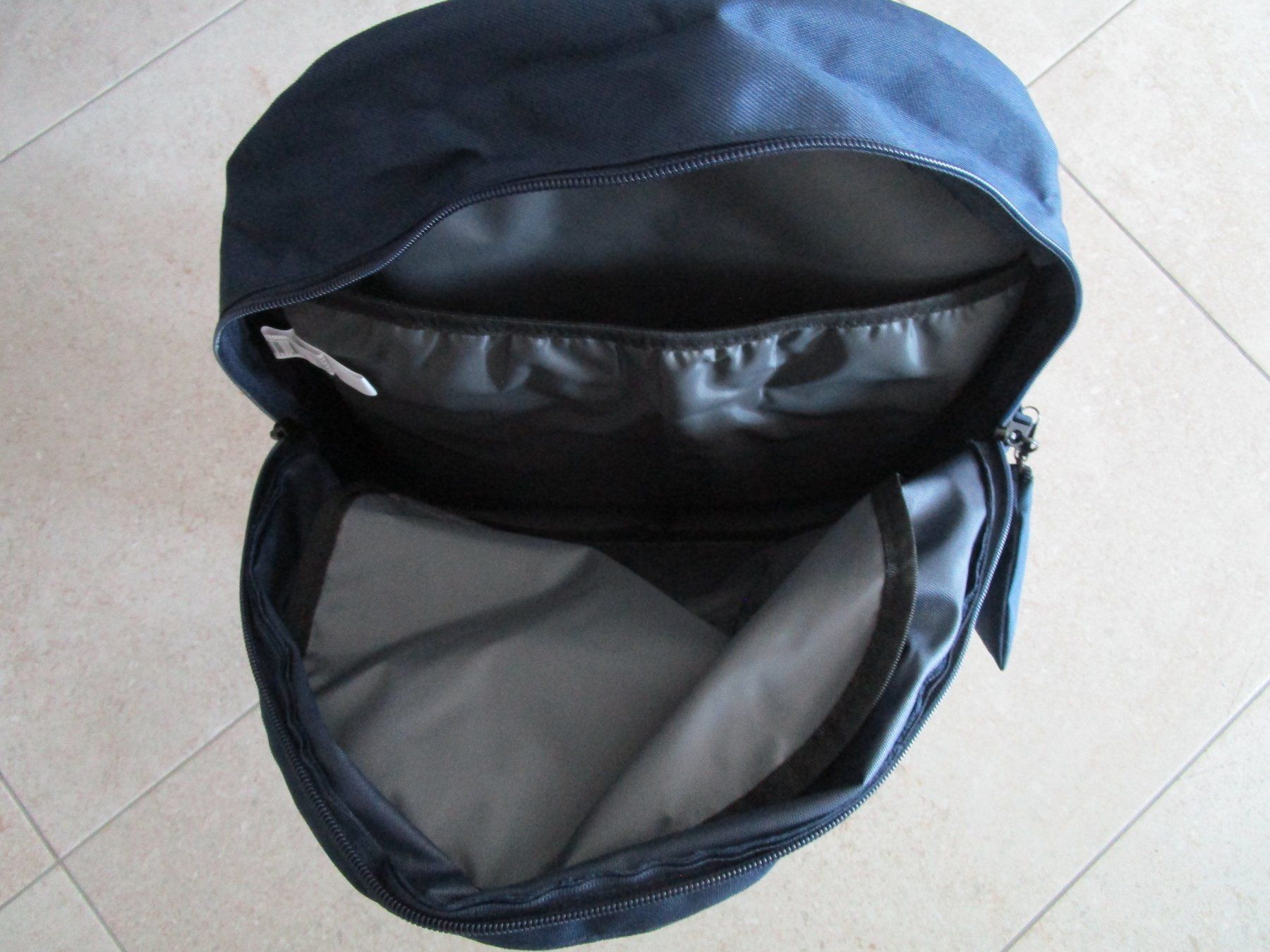 Zaini: Kleidung/Accessoires/Rucksack, blau – Nuovo (secondo la descrizione) da Grenchen venduto da Bass25 2