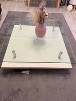 Moderner Couchtisch 90 × 90 cm mit Glasplatte