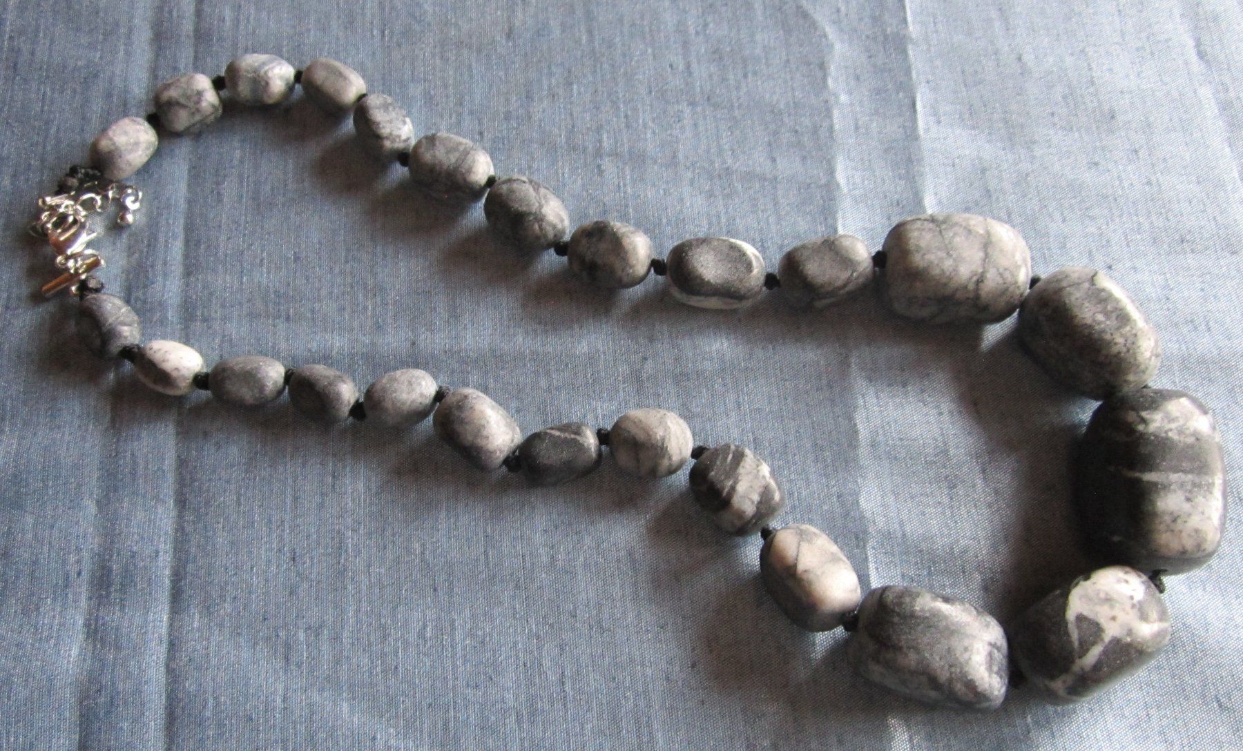 Ketten: einzigartige Edelstein Halskette; Grey Picasso Jasper – Neu und originalverpackt aus Laax GR von krippenfiguren-laax