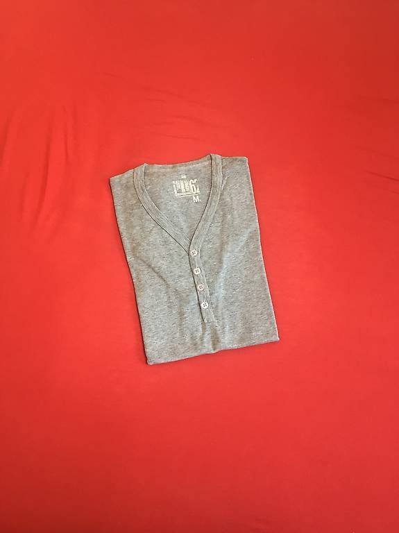 T-Shirts: graues T-Shirt (Grösse M) – Gebraucht aus Montlingen von jos_2rwv 1