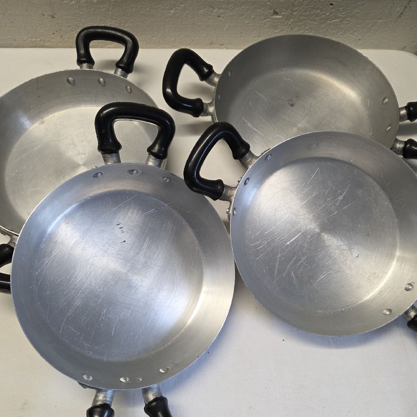 Padelle: 4 Servierpfannen Aluminium  – Usato da Stans venduto da Ducati16 1