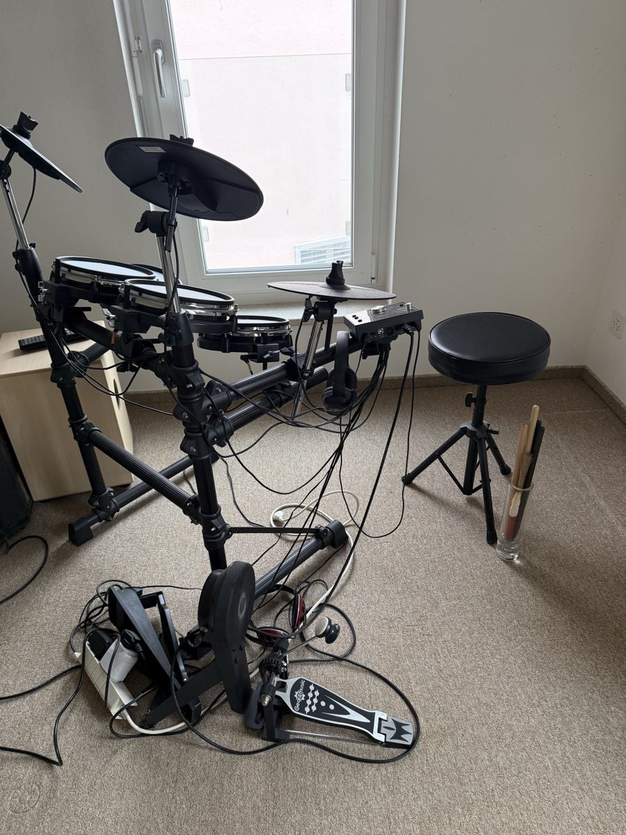 Alesis Strumenti musicali: Elektrisch Schlagzeug  – Usato da Flawil venduto da genesi01 2
