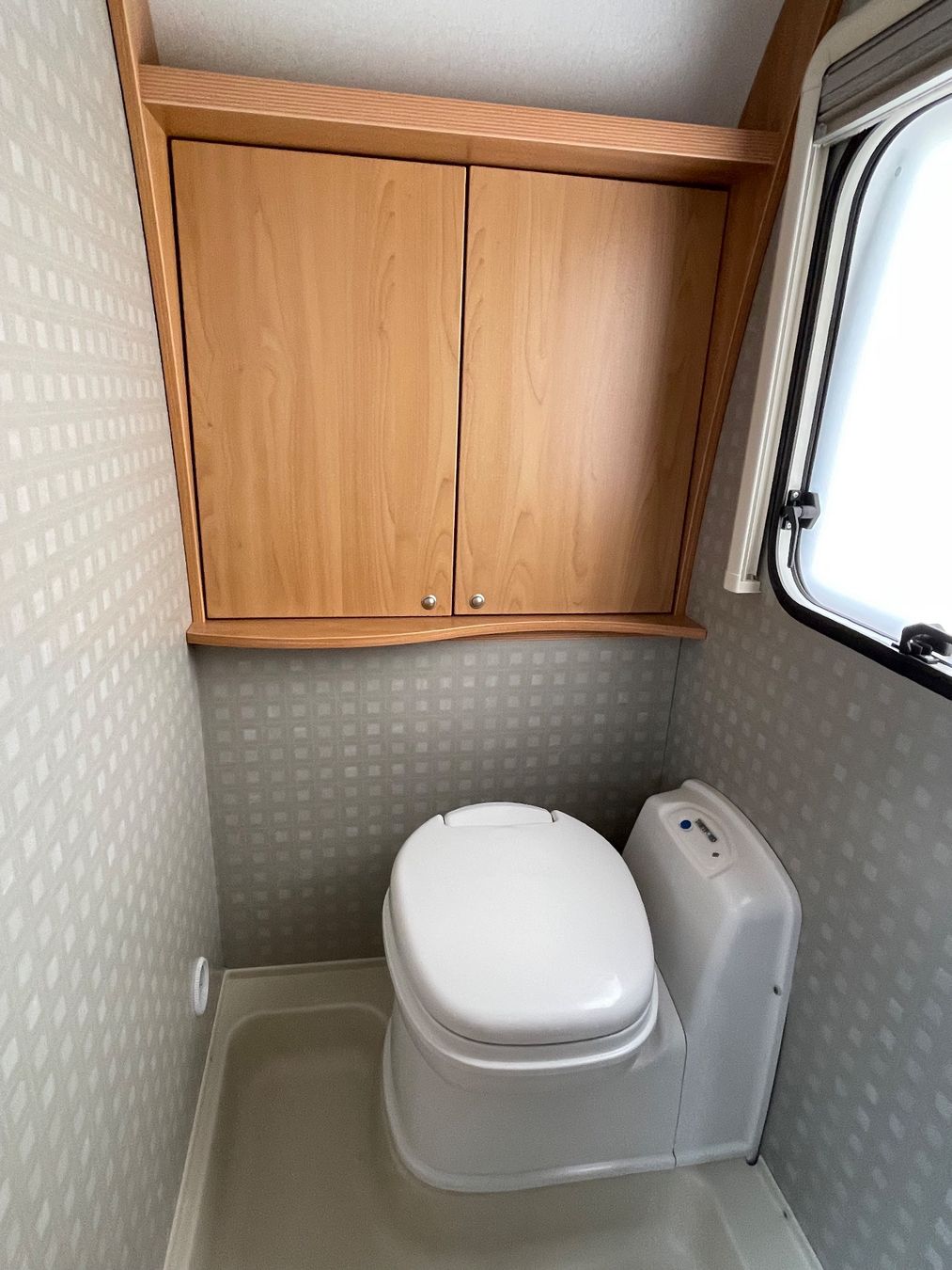 Bürstner Véhicules de camping: Bürstner Flipper 495 TK mit Etagenbett – D'occasion à Gachnang par hosti8547 8