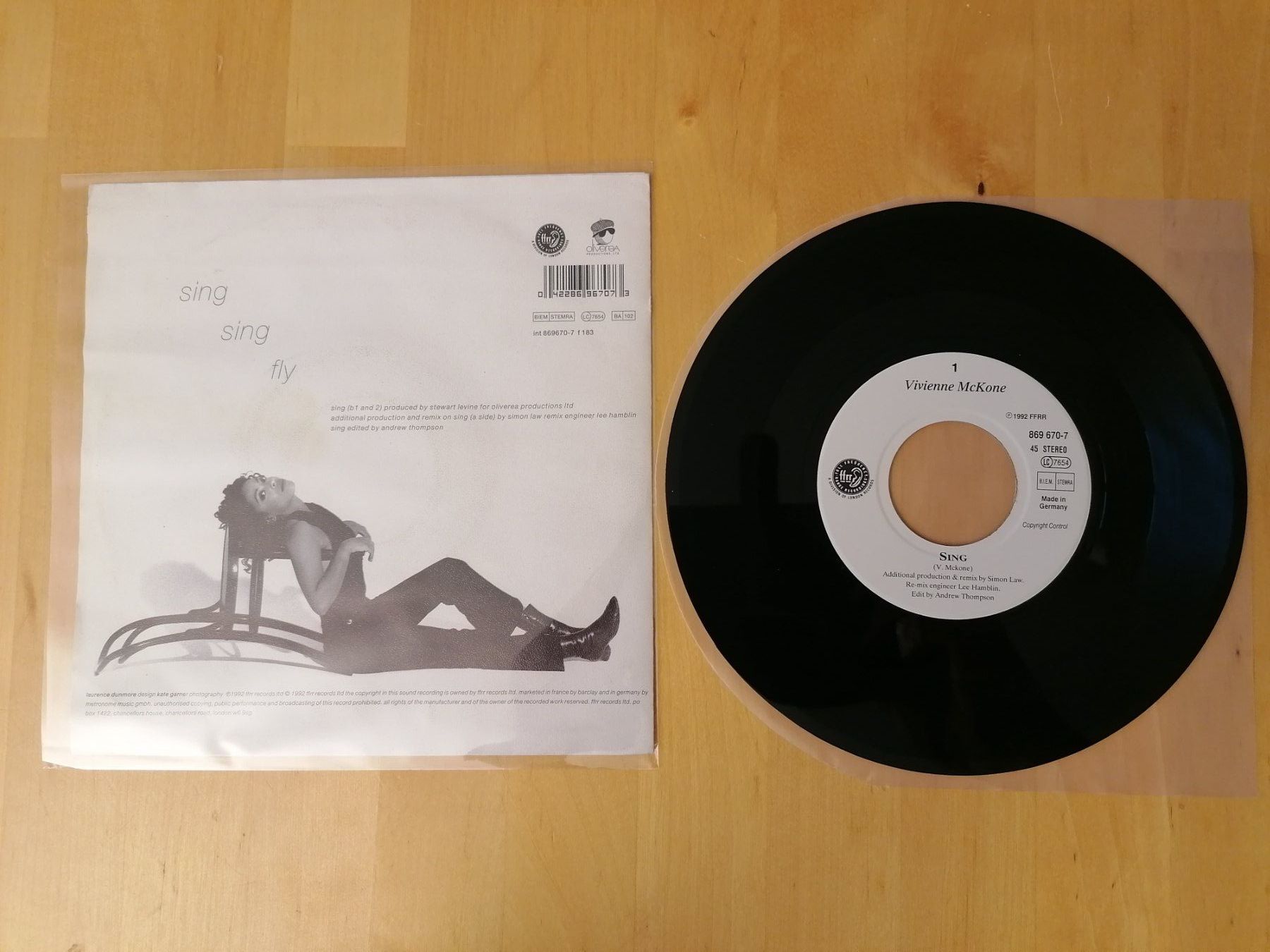 Dischi in vinile: Vivienne Mckone – Sing – Usato da Emmenbrücke venduto da lamorak 1