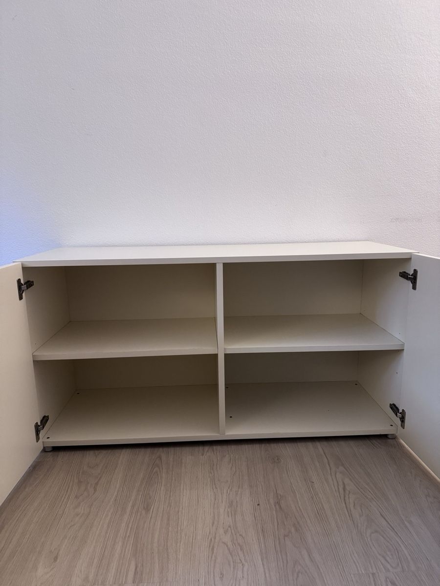 Commodes: Weisse Kommode guter Zustand – D'occasion à Zürich par lea_rz26 1