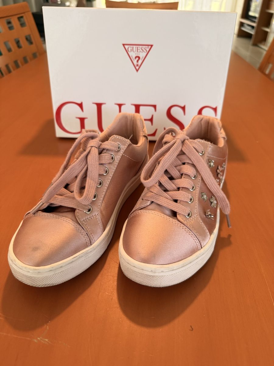 Guess Scarpe da donna: Guess Damenschuhe Gr. 38 Rosa Seide  – Usato da Wädenswil venduto da stg_9zfm