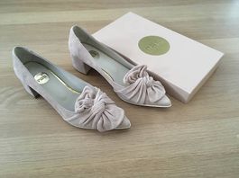 Elegante Schuhe von ras. Puderrosa Wildleder, Gr 38, Wie neu