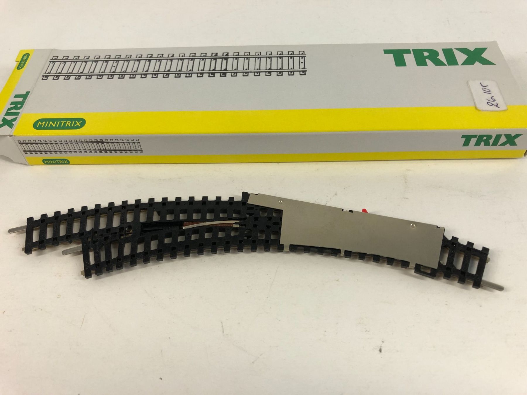 Trix Modellini di ferrovie: Minitrix Spur N Gleise und eine Weiche – Usato da Rodersdorf venduto da Joerg11 3