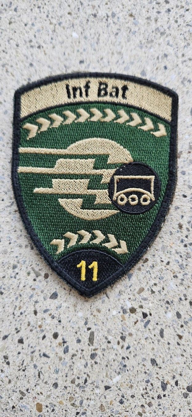 Schweizer Armee Plaketten & Abzeichen: *** Badge Infanterie mit klett *** – Neu und originalverpackt aus Riedholz von fr_sIruP