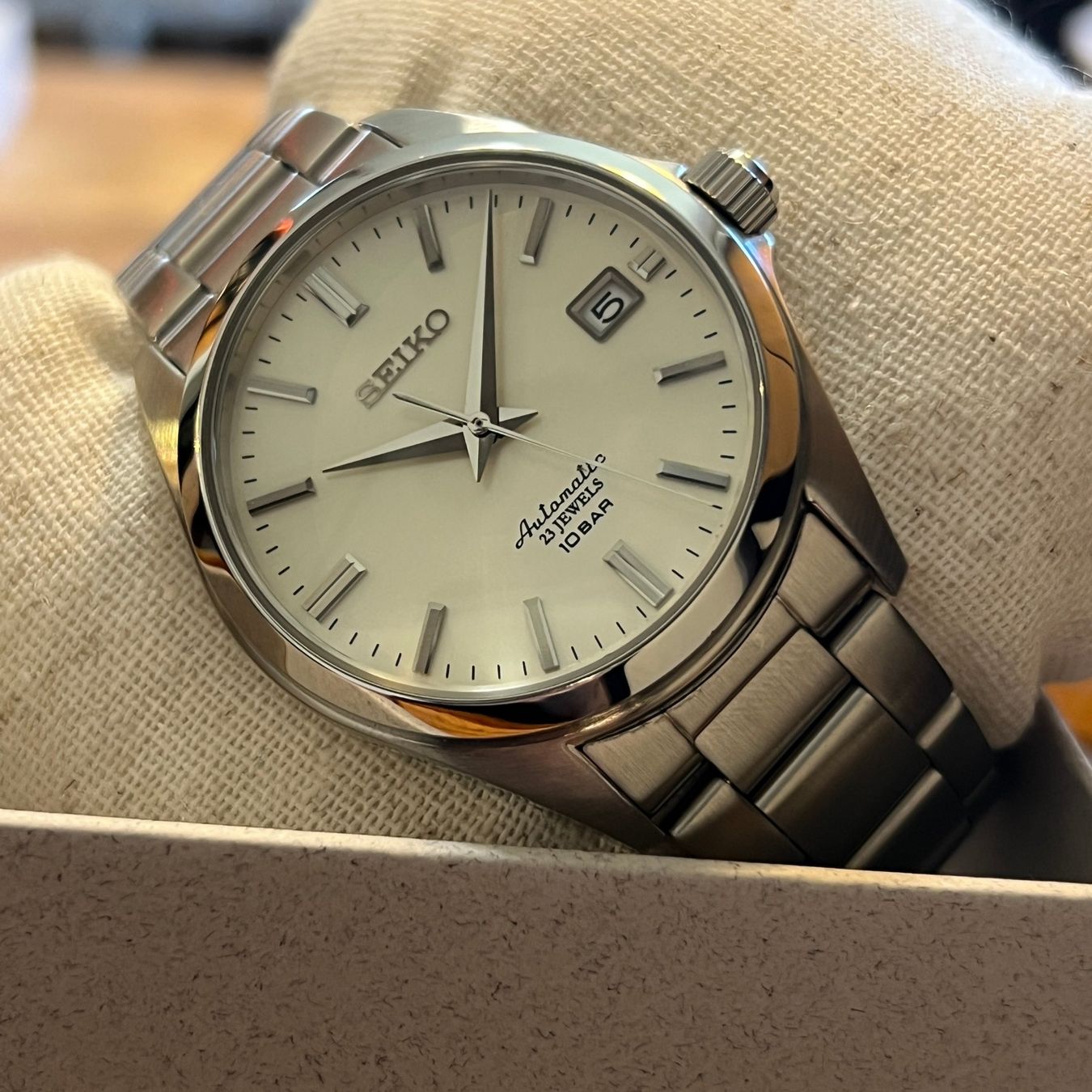 Seiko Uhren: Seiko Automatic Date Silver Dial Full Set 4R35-03X0 – Gebraucht aus Carouge GE von Watchaser 7
