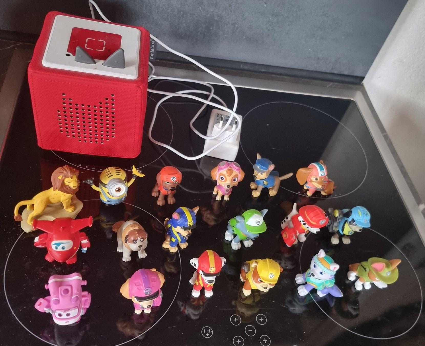 Tonies Giocattoli: Toniebox inkl. 18 Figuren – Usato da Konolfingen venduto da Goofy021