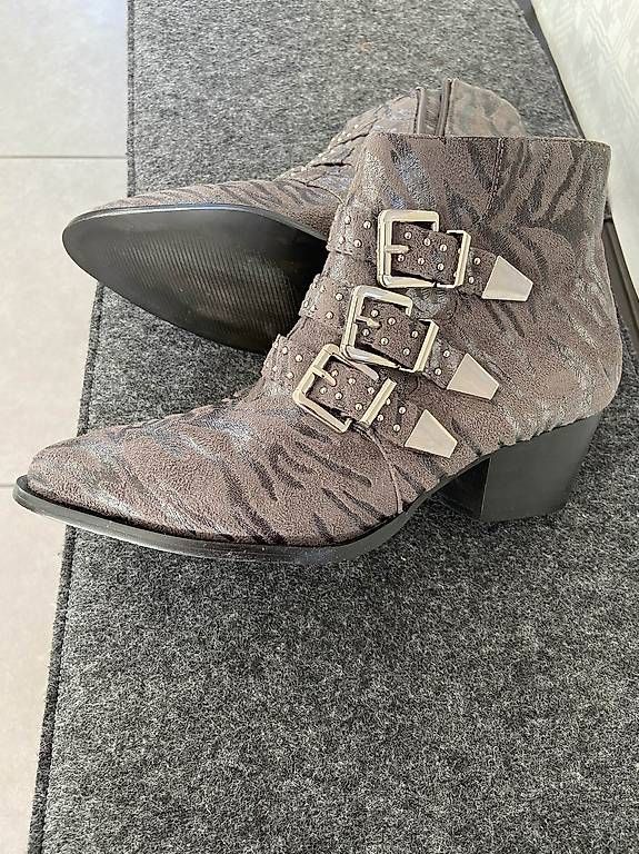 Scarpe da donna: Bottines grises zèbrées T 39 Neuves – Usato da Confignon venduto da MVAR