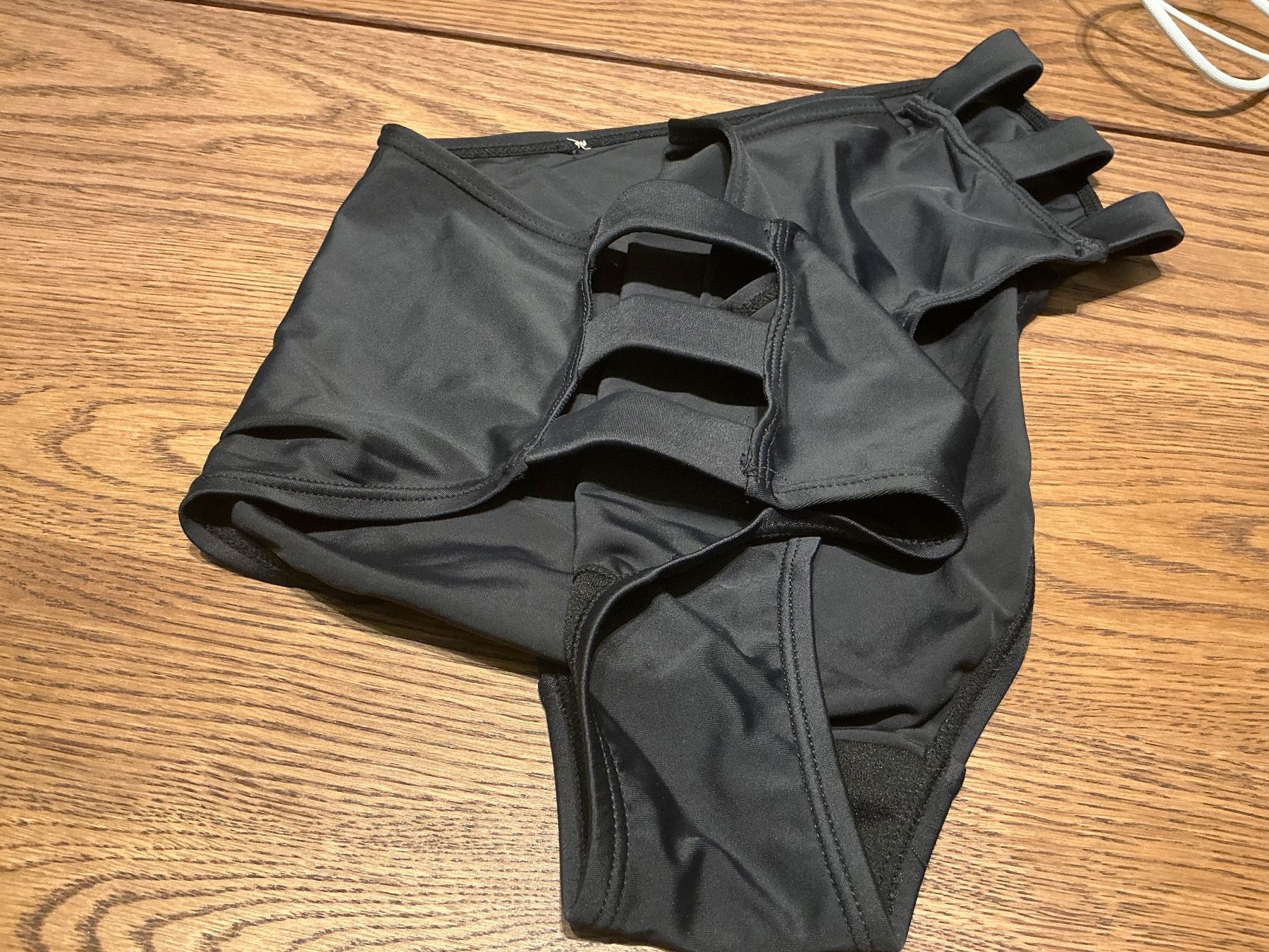 Badekleider & Bikinis: Schwarze Bikinihose Gr.40 Sommer Strand – Gebraucht aus Würenlos von Tina48 1