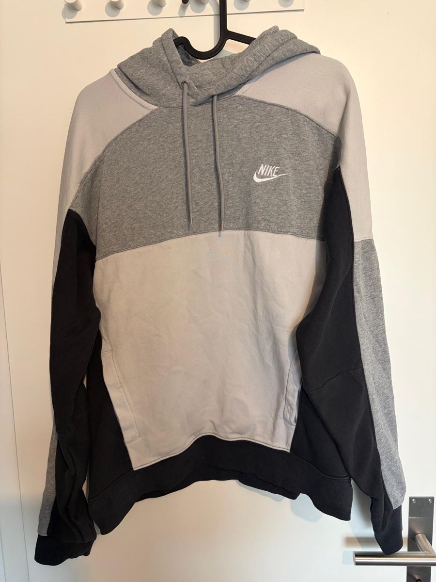 Nike Pulls & Sweat-shirts: Nike Kapuzenpullover Grösse M – D'occasion à Lotzwil par kie_t777