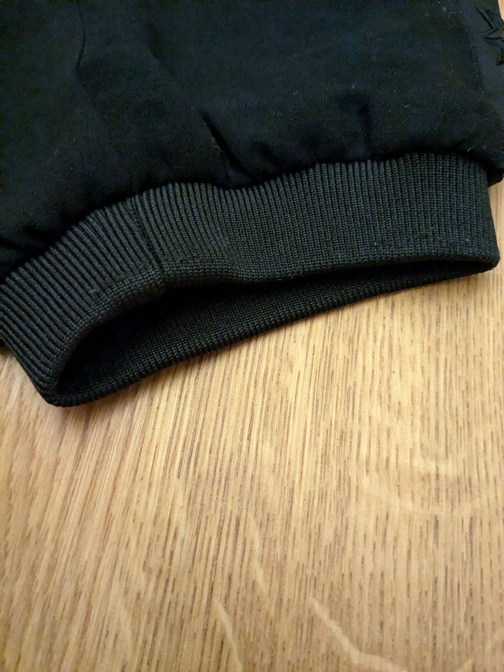 Guess Hosen: Guess Hose Damen schwarz Gr. 25 – Gebraucht aus Küssnacht am Rigi von schweizerrose 3