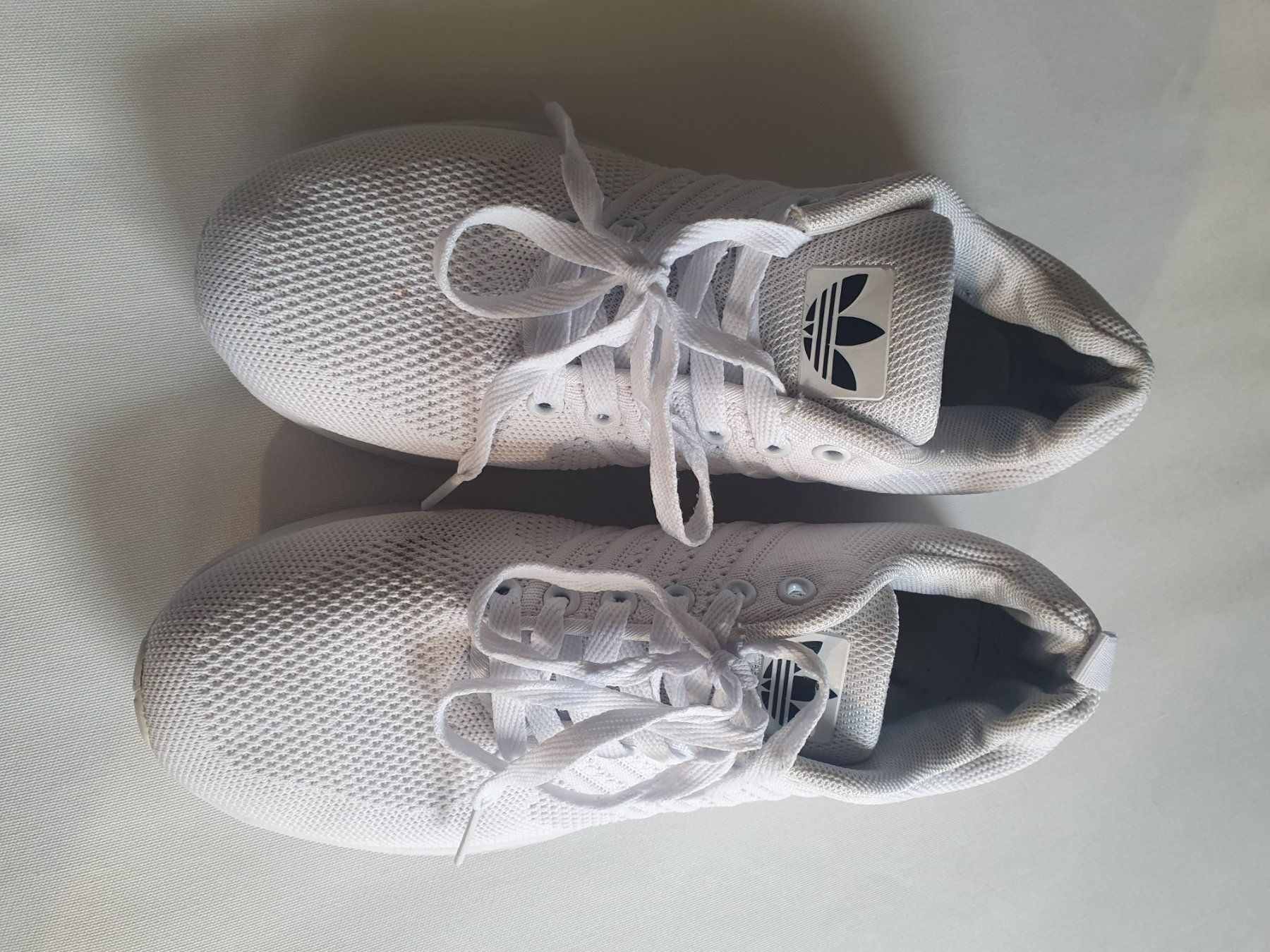 Adidas Scarpe da uomo: Chaussures Adidas blanches, pointure 39, unisex – Usato da Lausanne venduto da Af2016