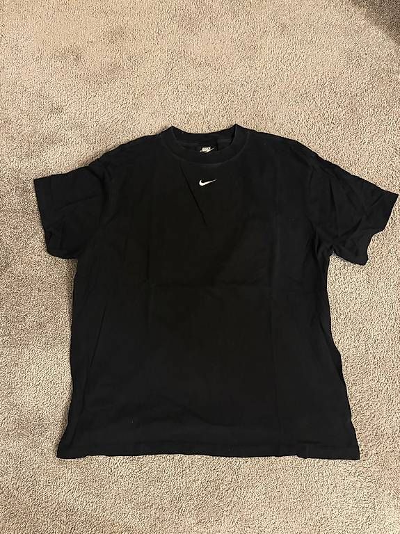 T-Shirts: schwarzes Nike T-shirt Grösse M – Gebraucht aus Uttigen von extreme08