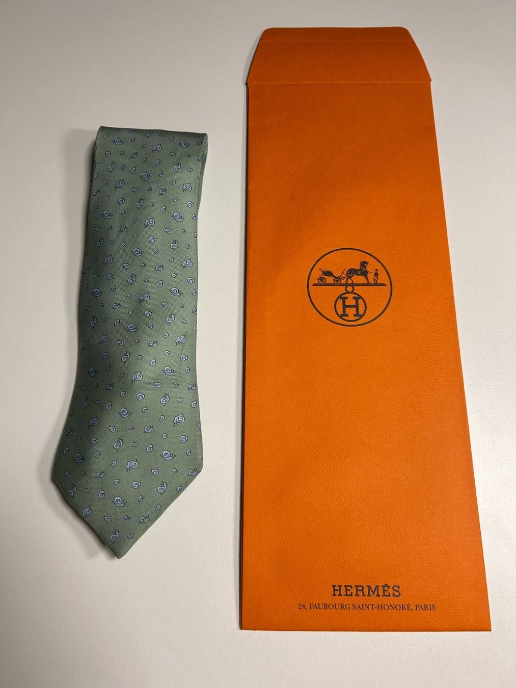Hermès Cravatte: Hermès Schnecken Krawatte – Nuovo (secondo la descrizione) da Bern venduto da kurtikobolt74