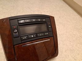 Cadillac SRX Mittelkonsole mit Klimasteuerung in Holzoptik