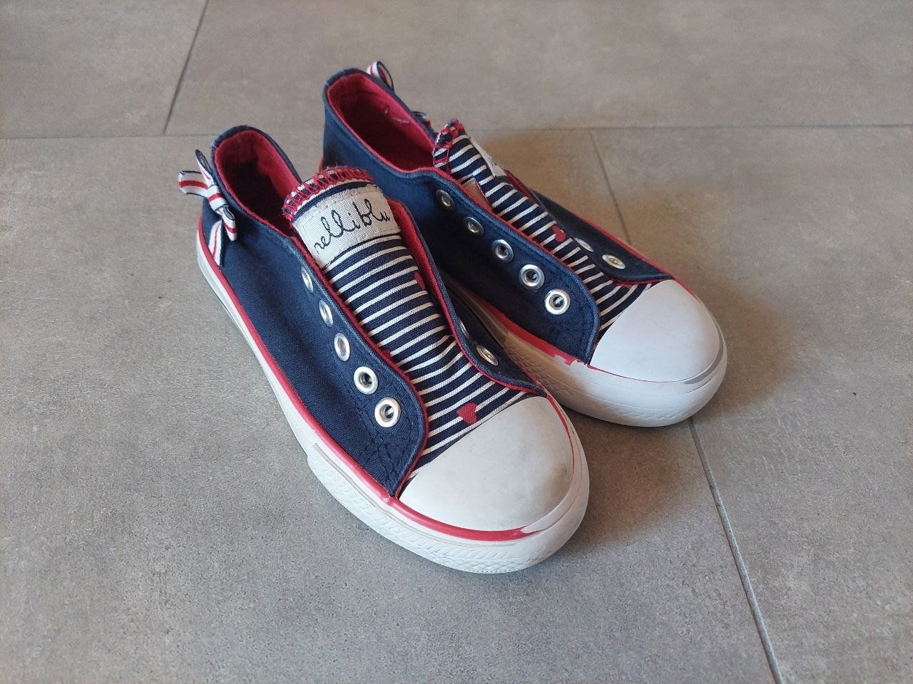 Scarpe per ragazze: Stoffschuhe / Schuhe Grösse 31 – Usato da Wiesendangen venduto da troawus