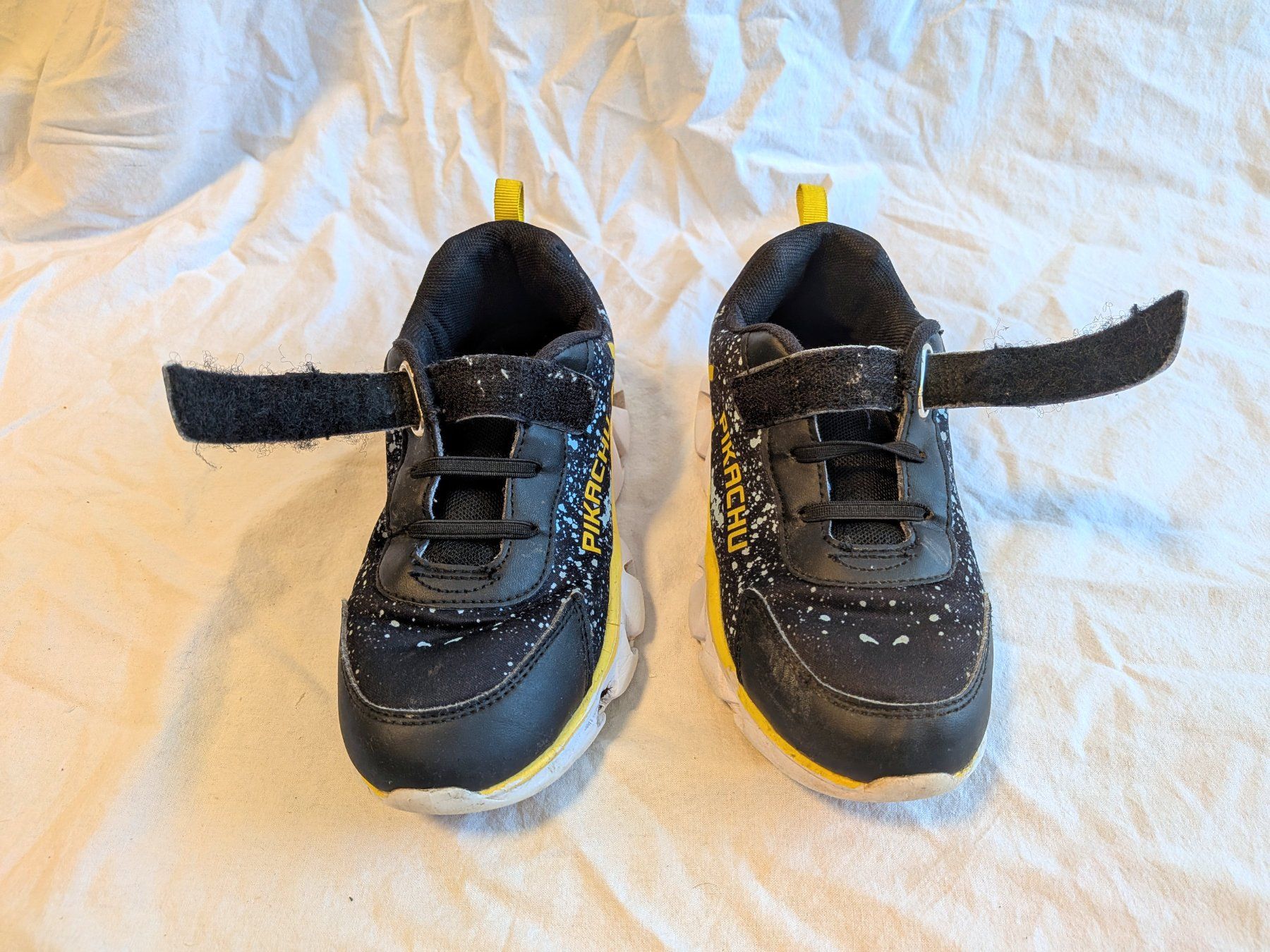 Scarpe per ragazzi: Pokémon Pikachu Sneaker Gr. 31-33 mit Licht – Usato da Winterthur venduto da in4matiker 3