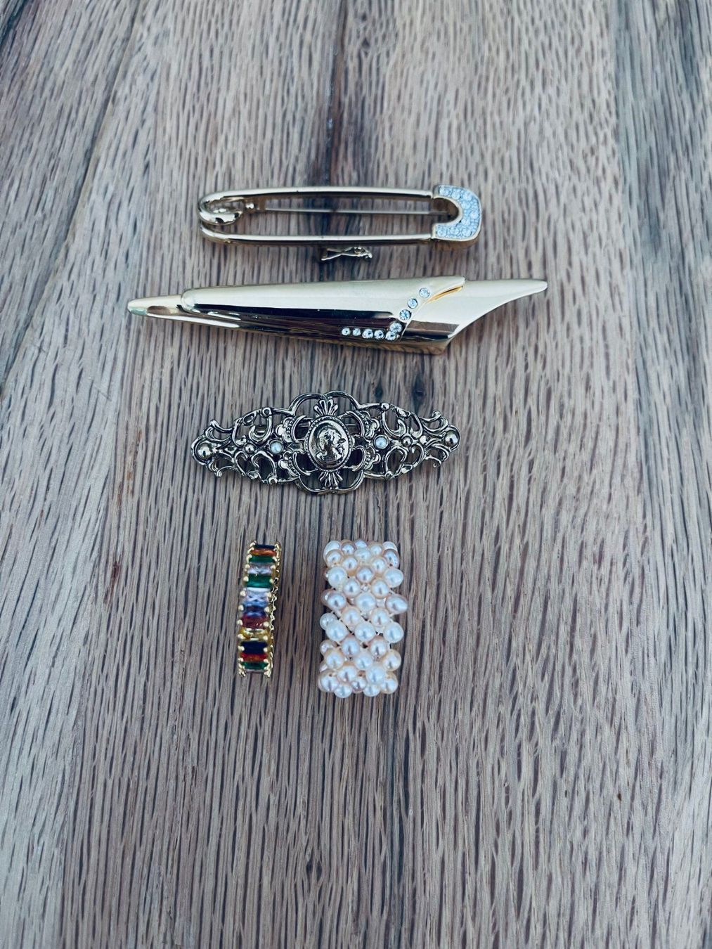 Sonstiger Schmuck: Schmuck Konvolut: 3 Broschen und 2 Ringe – Gebraucht aus Winkel von Glamour4You 1
