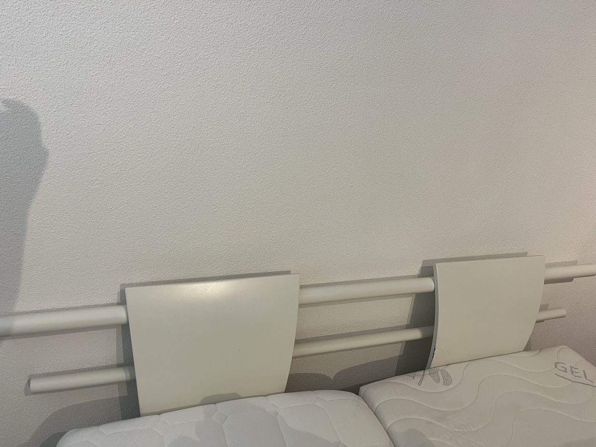 Betten: weisses Bettgestell, 180cm – Gebraucht aus Berikon von lea_6jq7